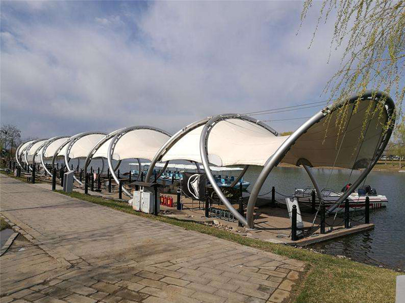 游客上落區走廊膜